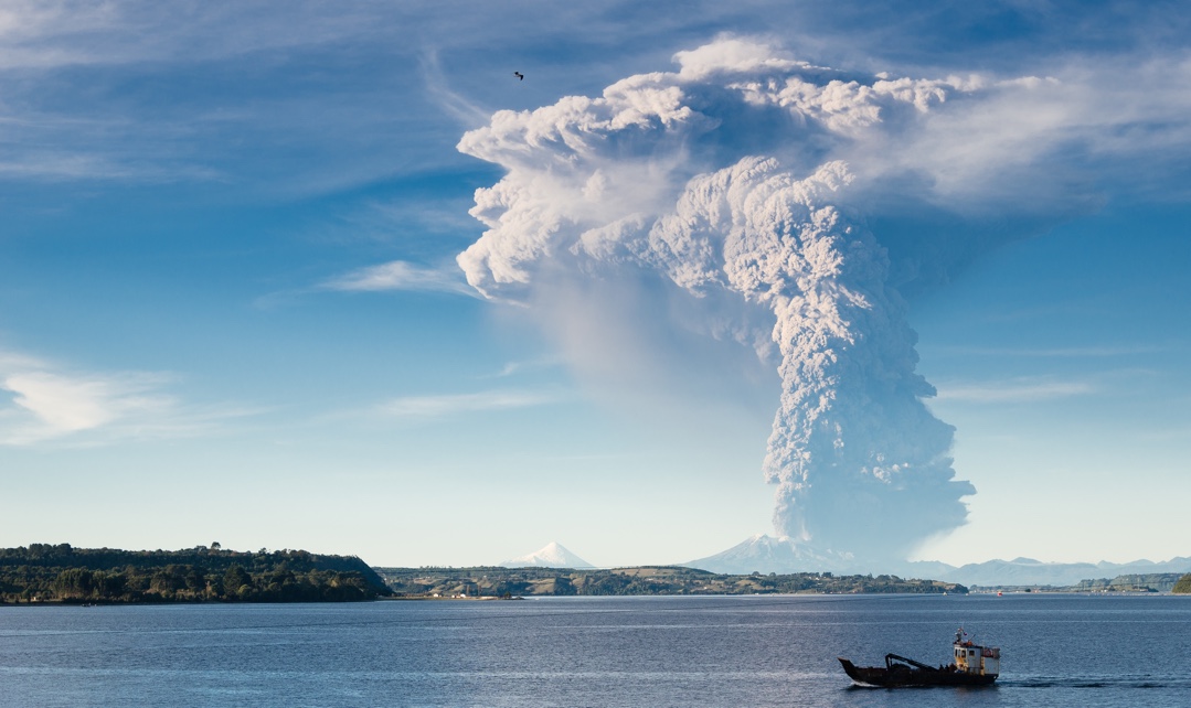 Гнев природы — он страшен! В Чили проснулась опаснейшая огнедышащая гора (фото, видео)