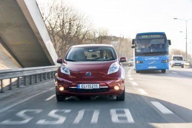 Nissan_Leaf_in_bus_lanes_Norway