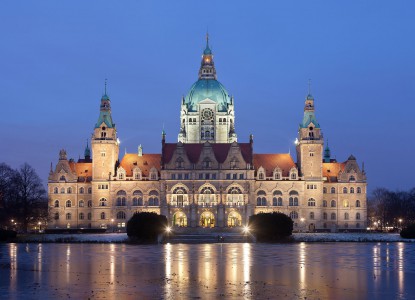 Neues_Rathaus_Hannover_abends