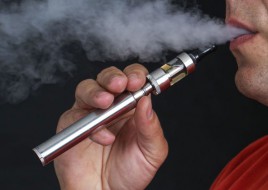 В США запрещено использование электронных сигарет в самолётах