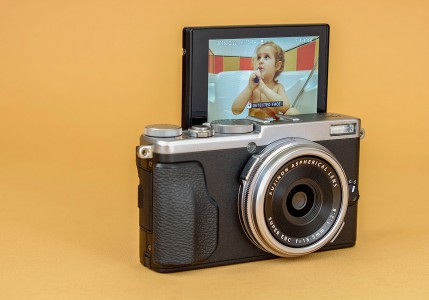 Fujifilm X70