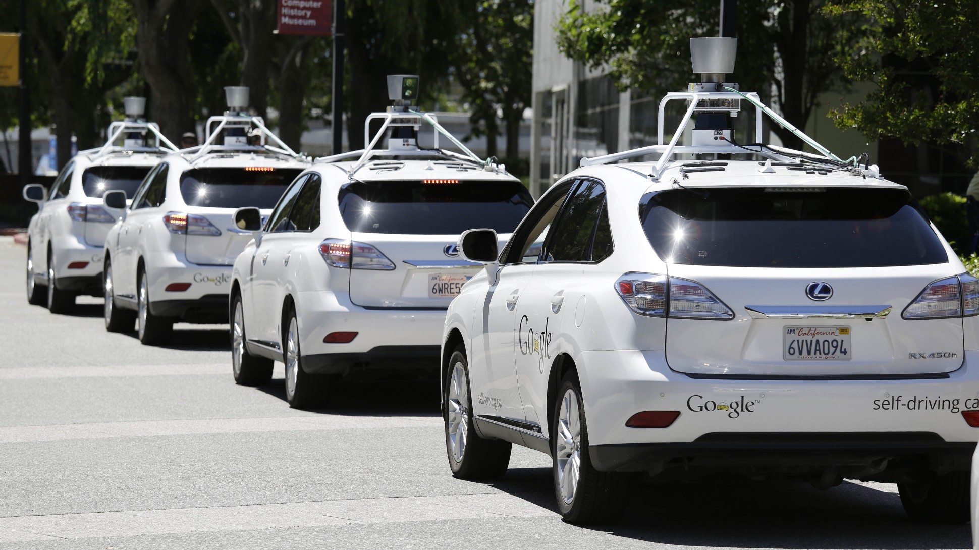 «Много денег бывает»: ключевые разработчики самоуправляемого автомобиля Google ушли из компании из-за слишком высоких зарплат