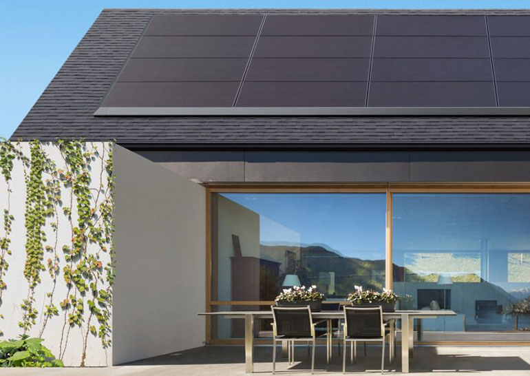 Tesla представила низкопрофильные солнечные панели для жилых домов, которые выделяются приятным дизайном и производятся эксклюзивно Panasonic