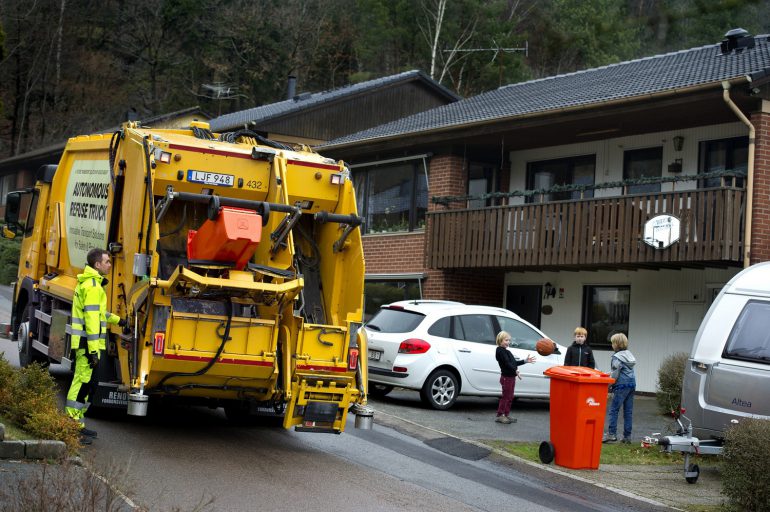 Вольво Trucks и Renova испытывают мусоровоз с автопилотом