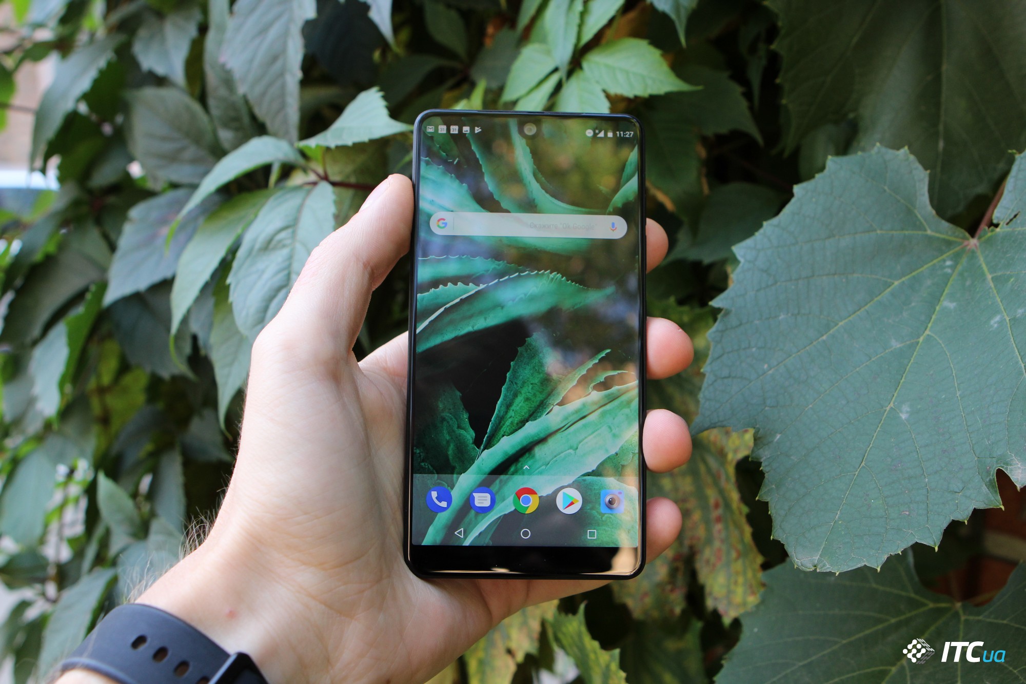  Essential Phone (PH-1):     Android