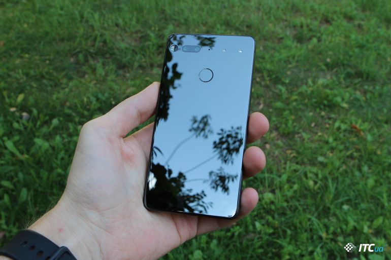  Essential Phone (PH-1):     Android