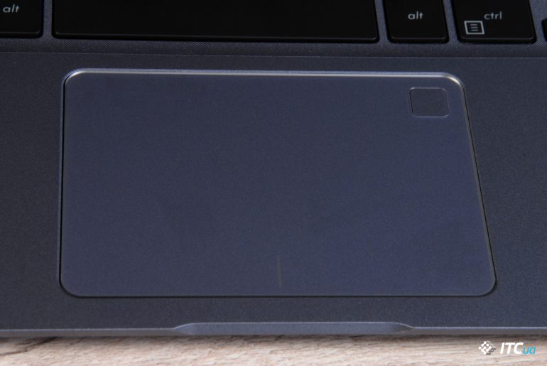  ASUS VivoBook S14 (S406U): 14, 1,2    Intel Core 8- 