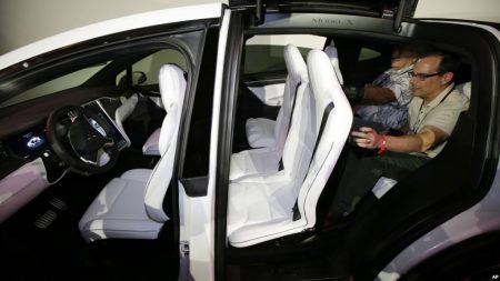 Tesla снова отзывает кроссоверы Model X из-за неисправности пассажирских сидений. На сей раз сидений второго ряда Tesla снова отзывает кроссоверы Model X из-за неисправности пассажирских сидений. На сей раз сидений второго ряда