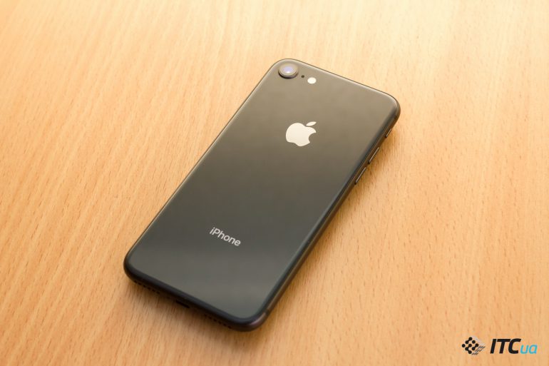   Apple iPhone 8