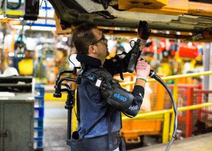 Работники Ford на заводах будут использовать экзоскелеты Работники Ford на заводах будут использовать экзоскелеты