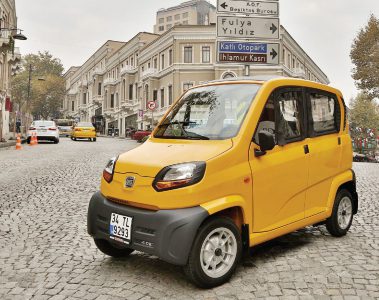 В Украине собираются продавать “самый дешевый автомобиль в мире” Bajaj Qute, представляющий собой четырехместный квадроцикл с закрытым кузовом В Украине собираются продавать “самый дешевый автомобиль в мире” Bajaj Qute, представляющий собой четырехместный квадроцикл с закрытым кузовом