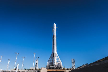 SpaceX успешно вывела на орбиту испанский спутник радиолокационного наблюдения PAZ и свои тестовые аппараты для глобального интернета Starlink SpaceX успешно вывела на орбиту испанский спутник радиолокационного наблюдения PAZ и свои тестовые аппараты для глобального интернета Starlink