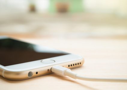 Apple может вернуть клиентам разницу в стоимости замены батарей до и после скандала с замедлением работы iPhone Apple может вернуть клиентам разницу в стоимости замены батарей до и после скандала с замедлением работы iPhone