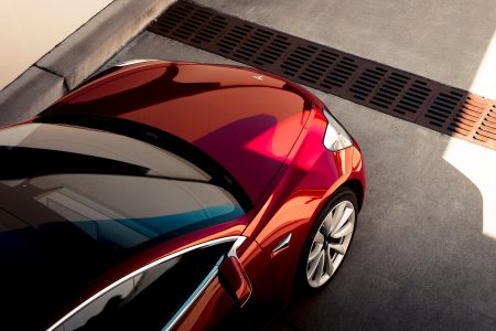 Чистый убыток Tesla в 2017 году составил $2,2 млрд, но уже в этом году компания рассчитывает стать стабильно прибыльной Чистый убыток Tesla в 2017 году составил $2,2 млрд, но уже в этом году компания рассчитывает стать стабильно прибыльной