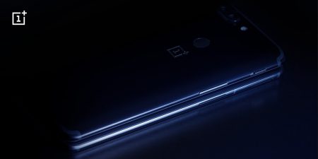 Новое рекламное изображение, где OnePlus 6 прячется за OnePlus 5T, указывает на отсутствие в новом флагмане фирменного переключателя уведомлений Новое рекламное изображение, где OnePlus 6 прячется за OnePlus 5T, указывает на отсутствие в новом флагмане фирменного переключателя уведомлений