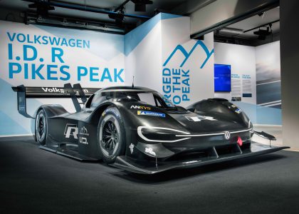 Volkswagen официально представил гоночный электромобиль Volkswagen I.D. R Pikes Peak с мощностью 680 л.с. и динамикой болида Formula 1/E Volkswagen официально представил гоночный электромобиль Volkswagen I.D. R Pikes Peak с мощностью 680 л.с. и динамикой болида Formula 1/E