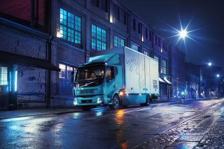 Volvo представила свой первый электрический грузовик Volvo FL Electric с батареей на 100-300 кВтч и запасом хода до 300 км Volvo представила свой первый электрический грузовик Volvo FL Electric с батареей на 100-300 кВтч и запасом хода до 300 км