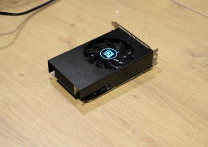 Не совсем обычная видеокарта Radeon RX Vega Nano в исполнении PowerColor засветилась на фотографиях Не совсем обычная видеокарта Radeon RX Vega Nano в исполнении PowerColor засветилась на фотографиях