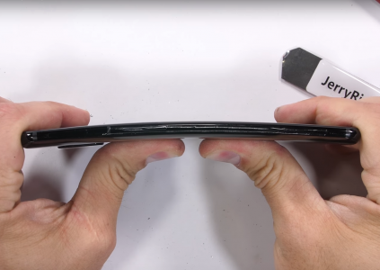 Смартфон OnePlus 6 подвергли испытаниям на прочность, которые он успешно прошёл Смартфон OnePlus 6 подвергли испытаниям на прочность, которые он успешно прошёл