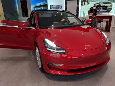Tesla приступила к поставкам Model 3 за пределы США Tesla приступила к поставкам Model 3 за пределы США