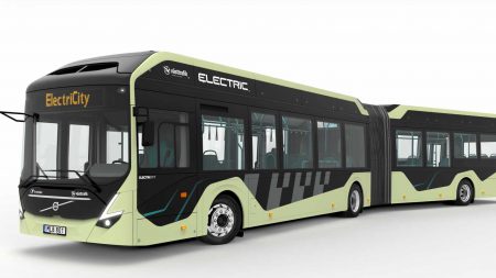 Volvo начинает тестировать в Швеции электробусы-гармошки повышенной вместимости с зарядками на остановках Volvo начинает тестировать в Швеции электробусы-гармошки повышенной вместимости с зарядками на остановках