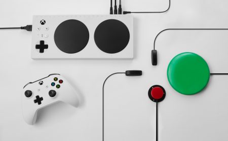 Microsoft официально представила контроллер Xbox Adaptive Controller для людей с ограниченными возможностями Microsoft официально представила контроллер Xbox Adaptive Controller для людей с ограниченными возможностями