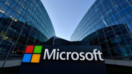 У Microsoft тоже есть чат-бот, который умеет разговаривать по телефону человеческой речью. Он называется Xiaoice и пока работает только в Китае У Microsoft тоже есть чат-бот, который умеет разговаривать по телефону человеческой речью. Он называется Xiaoice и пока работает только в Китае