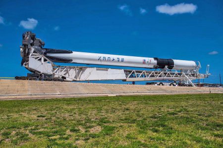 Послезавтра SpaceX впервые запустит новейшую модификацию ракеты Falcon 9 Block 5, которая будет использоваться для будущих пилотируемых полетов Послезавтра SpaceX впервые запустит новейшую модификацию ракеты Falcon 9 Block 5, которая будет использоваться для будущих пилотируемых полетов