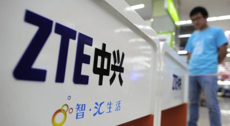 «Штраф $1,3 млрд и новое руководство»: Трамп назвал условия возвращения ZTE на рынок США. Производитель уже потерял из-за санкций более $3 млрд «Штраф $1,3 млрд и новое руководство»: Трамп назвал условия возвращения ZTE на рынок США. Производитель уже потерял из-за санкций более $3 млрд