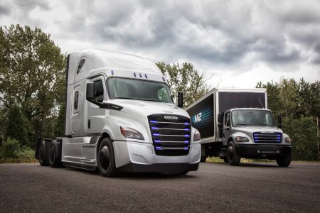 Daimler Trucks представила два новых электрогрузовика Freightliner eCascadia и Freightliner eM2, а также основала глобальное подразделение электротранспорта E-Mobility Group Daimler Trucks представила два новых электрогрузовика Freightliner eCascadia и Freightliner eM2, а также основала глобальное подразделение электротранспорта E-Mobility Group