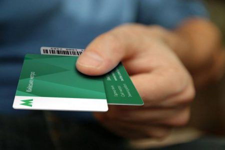 Сейчас жетонами в киевском метро пользуется менее одной трети пассажиров, большинство оплачивает проезд картами метро Сейчас жетонами в киевском метро пользуется менее одной трети пассажиров, большинство оплачивает проезд картами метро