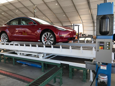 Резко нарастив выпуск электромобилей Model 3, Tesla столкнулась с временной нехваткой аккумуляторных батарей Резко нарастив выпуск электромобилей Model 3, Tesla столкнулась с временной нехваткой аккумуляторных батарей