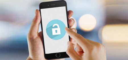 Apple обновит iOS, чтобы заблокировать возможность взлома смартфонов правоохранителями Apple обновит iOS, чтобы заблокировать возможность взлома смартфонов правоохранителями