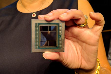 AMD показала первый в мире GPU, изготовленный по 7-нм техпроцессу и дополненный 32 ГБ памяти AMD показала первый в мире GPU, изготовленный по 7-нм техпроцессу и дополненный 32 ГБ памяти