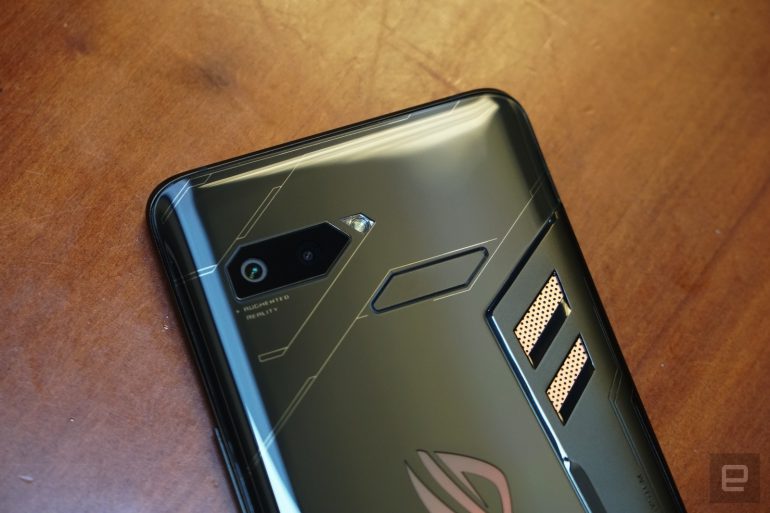 ASUS ROG Phone  : 6- AMOLED (90 ),  Snapdragon 845,   USB-C,     -