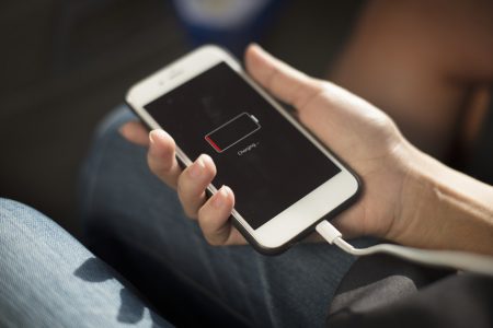 Владельцы смартфонов iPhone массово жалуются на быстрый разряд аккумулятора после обновления до iOS 11.4 Владельцы смартфонов iPhone массово жалуются на быстрый разряд аккумулятора после обновления до iOS 11.4