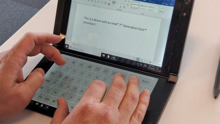 Intel показала концепты компьютерных устройств с двумя дисплеями Intel показала концепты компьютерных устройств с двумя дисплеями