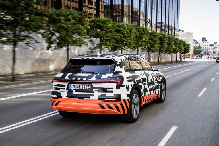     Audi e-tron  17   -