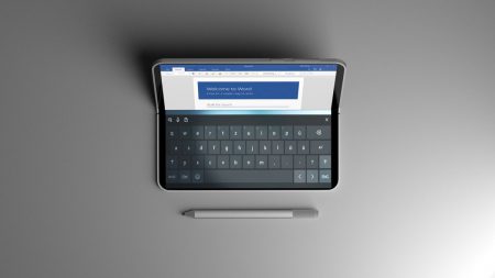 В текущем году Microsoft выпустит карманное Surface-устройство, известное как Andromeda В текущем году Microsoft выпустит карманное Surface-устройство, известное как Andromeda