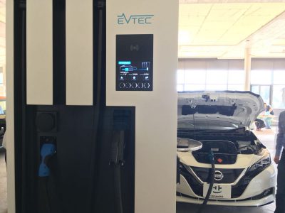 Электромобиль Nissan Leaf следующего поколения с батареей на 60 кВтч сфотографировали на скоростной электрозаправке Электромобиль Nissan Leaf следующего поколения с батареей на 60 кВтч сфотографировали на скоростной электрозаправке