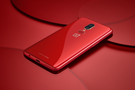 Смартфон OnePlus 6 в глянцевом красном цвете поступит в продажу 10 июля Смартфон OnePlus 6 в глянцевом красном цвете поступит в продажу 10 июля