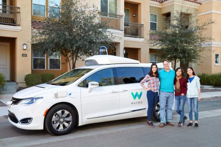 Waymo начал демонстрировать клиентам стоимость поездки в беспилотных такси, тарифы оказались на уровне Uber и Lyft Waymo начал демонстрировать клиентам стоимость поездки в беспилотных такси, тарифы оказались на уровне Uber и Lyft