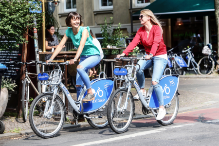В Киеве открыли систему общественного велопроката Nextbike. Пока доступно 100 велосипедов, в следующем году их количество обещают довести до 2000 штук В Киеве открыли систему общественного велопроката Nextbike. Пока доступно 100 велосипедов, в следующем году их количество обещают довести до 2000 штук