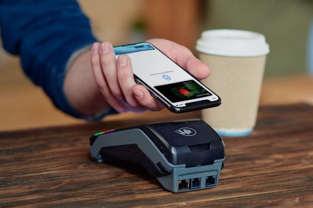 «ПриватБанк» запустил оплату Apple Pay в мобильных приложениях и пообещал начать онлайн-продажи ОВГЗ физлицам до конца года «ПриватБанк» запустил оплату Apple Pay в мобильных приложениях и пообещал начать онлайн-продажи ОВГЗ физлицам до конца года