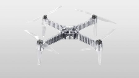 Impossible Aerospace уместила в корпусе дрона сотни аккумуляторных батарей. Это позволяет ему находиться в воздухе до двух часов Impossible Aerospace уместила в корпусе дрона сотни аккумуляторных батарей. Это позволяет ему находиться в воздухе до двух часов