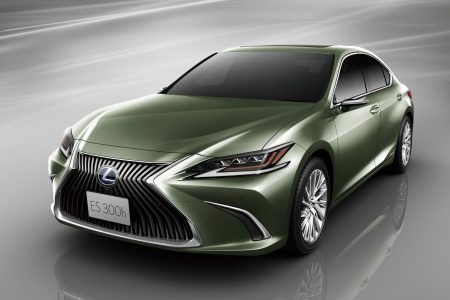 Первым серийным автомобилем с виртуальными наружными зеркалами станет Lexus ES, но продаваться он будет только в Японии Первым серийным автомобилем с виртуальными наружными зеркалами станет Lexus ES, но продаваться он будет только в Японии