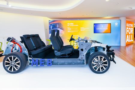 Volkswagen представил платформу MEB и запустил кампанию ELECTRIC FOR ALL, в рамках которой обещает вывести на рынок доступные «универсальные электромобили» Volkswagen представил платформу MEB и запустил кампанию ELECTRIC FOR ALL, в рамках которой обещает вывести на рынок доступные «универсальные электромобили»