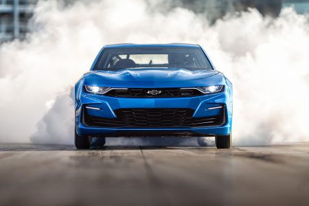 GM представил электрический концепт Chevrolet eCOPO Camaro с мощностью 700 л.с. и 800-вольтовой батареей для участия в дрэг-рейсинге GM представил электрический концепт Chevrolet eCOPO Camaro с мощностью 700 л.с. и 800-вольтовой батареей для участия в дрэг-рейсинге