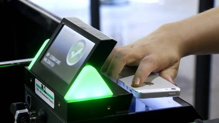 Аэропорт Борисполь внедрил поддержку электронных посадочных талонов, считываемых прямо с экрана смартфона Аэропорт Борисполь внедрил поддержку электронных посадочных талонов, считываемых прямо с экрана смартфона