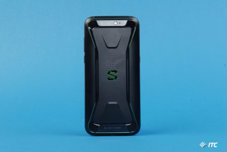 Видеоролик демонстрирует наличие у игрового смартфона Xiaomi Black Shark 2 встроенной подсветки RGB Видеоролик демонстрирует наличие у игрового смартфона Xiaomi Black Shark 2 встроенной подсветки RGB